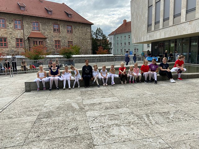 Die Eleven des Tanzstudio Radeva konnten am Denkmaltag gleich an zwei Orten auftreten