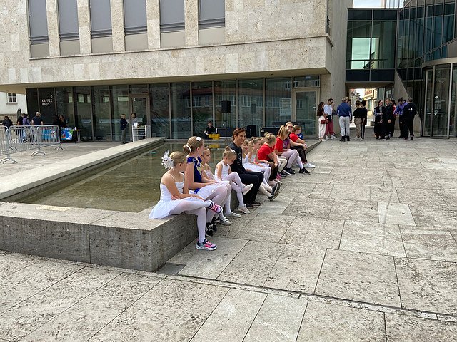 Die Eleven des Tanzstudio Radeva konnten am Denkmaltag gleich an zwei Orten auftreten