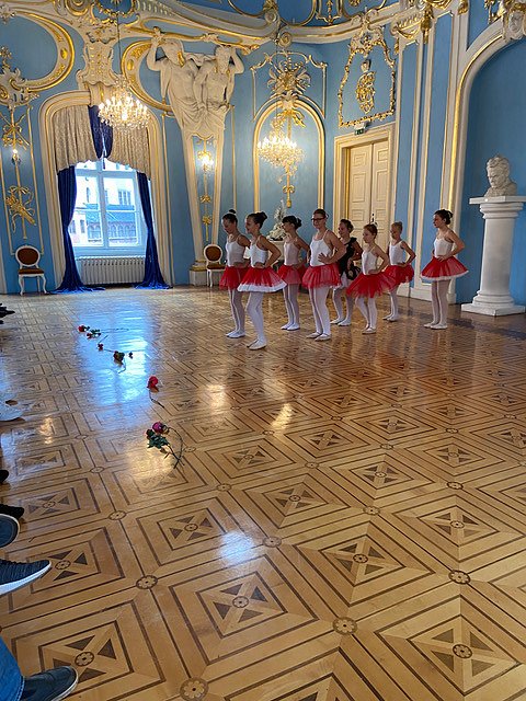 Die Eleven des Tanzstudio Radeva konnten am Denkmaltag gleich an zwei Orten auftreten