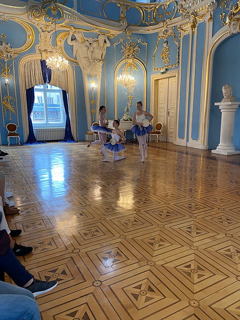 Die Eleven des Tanzstudio Radeva konnten am Denkmaltag gleich an zwei Orten auftreten