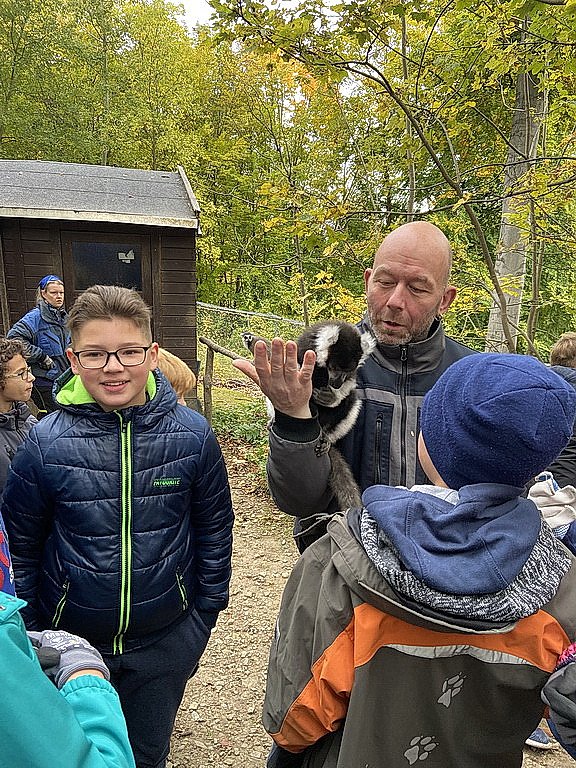 Arbeitseinsatz im Affenwald