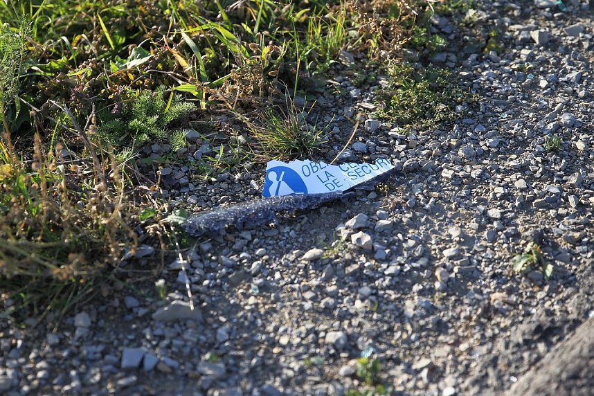 Schulbus mit Laster kollidiert