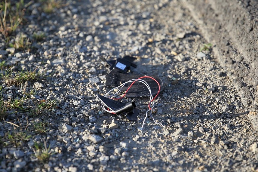 Schulbus mit Laster kollidiert