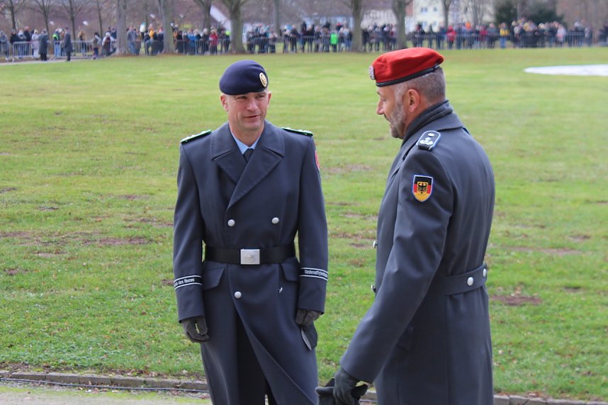 Gel&ouml;bnis neuer Soldatinnen und Soldaten der Bundeswehr im Lustgarten im Schloss Sondershausen 