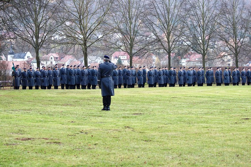 Gel&ouml;bnis neuer Soldatinnen und Soldaten der Bundeswehr im Lustgarten im Schloss Sondershausen 