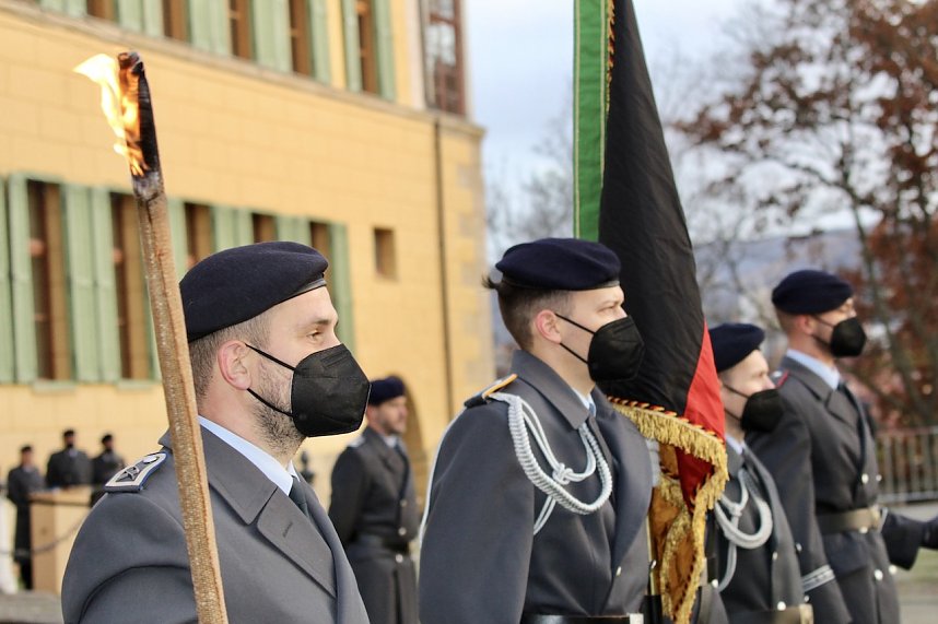 Gel&ouml;bnis neuer Soldatinnen und Soldaten der Bundeswehr im Lustgarten im Schloss Sondershausen 