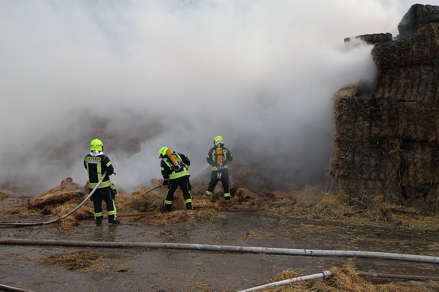 Strohballenbrand in Niedertopfstedt