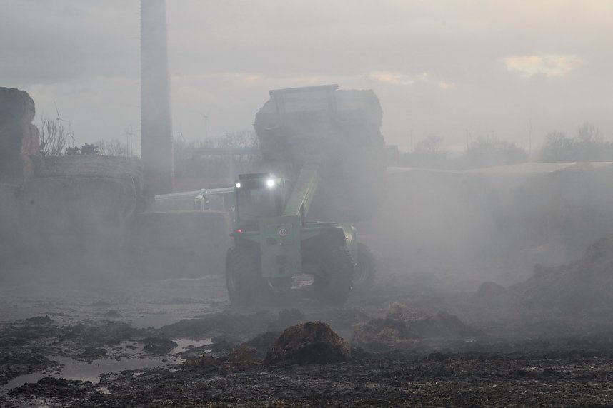 Strohballenbrand in Niedertopfstedt