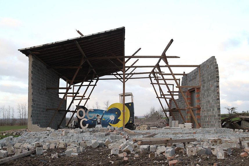 Das gestrige Sturmtief lies von dieser Scheune nicht mehr viel &uuml;brig