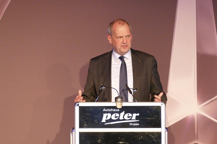 Mitglied des Bundestages (Wahlkreis G&ouml;ttingen) und Wirtschaftspr&uuml;fer der Autohaus-Peter-Gruppe