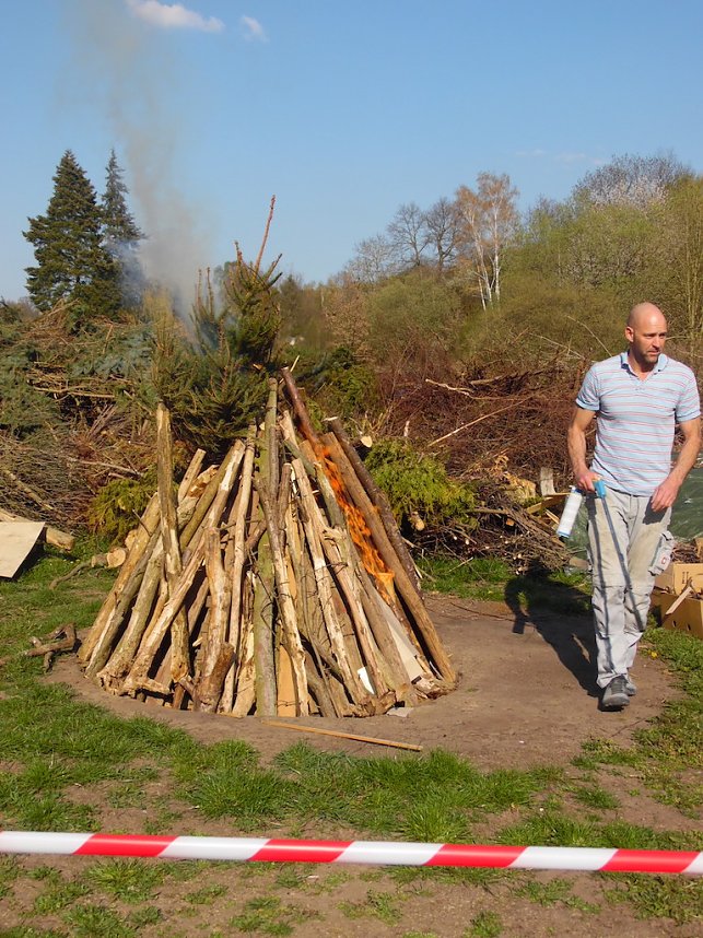 Archivfotos-Osterfeuer