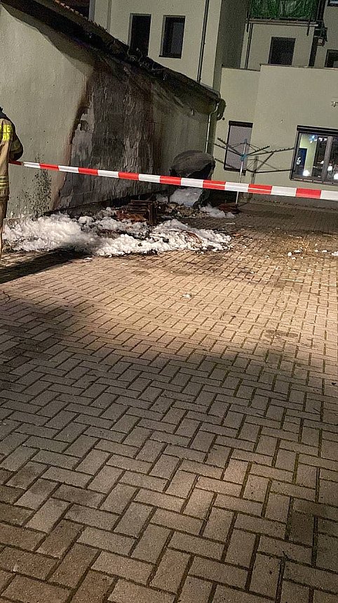 Ausgebrannte M&uuml;lltonne in Nordhausen