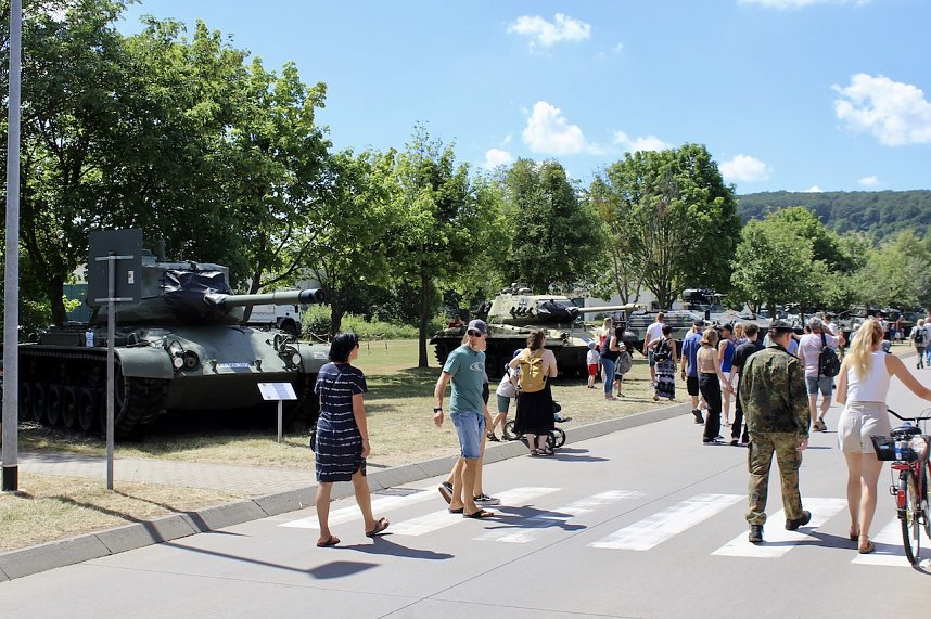 Tag der "Offenen T&uuml;r" auf dem Gel&auml;nde der Kyffh&auml;user Kaserne zwischen Bad Frankenhausen und Seehausen 