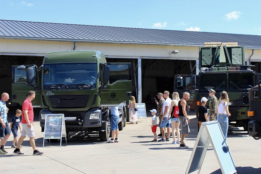 Tag der "Offenen T&uuml;r" auf dem Gel&auml;nde der Kyffh&auml;user Kaserne zwischen Bad Frankenhausen und Seehausen 