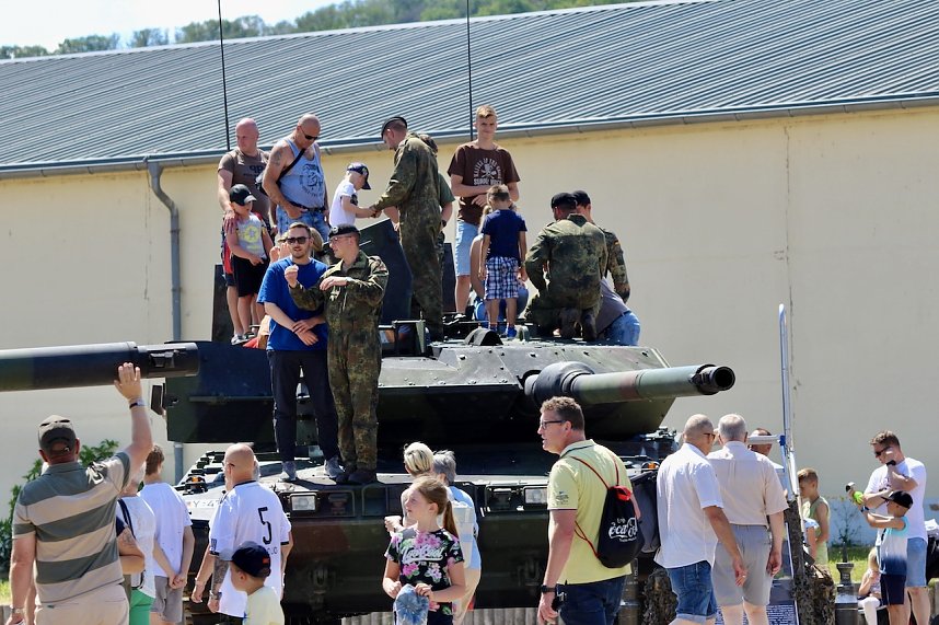 Tag der "Offenen T&uuml;r" auf dem Gel&auml;nde der Kyffh&auml;user Kaserne zwischen Bad Frankenhausen und Seehausen 