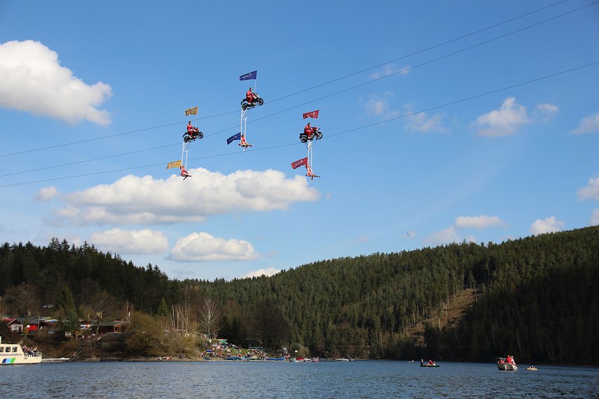 (Archiv 2019) Atemberaubende Motoradshow der Geschwister Weisheit