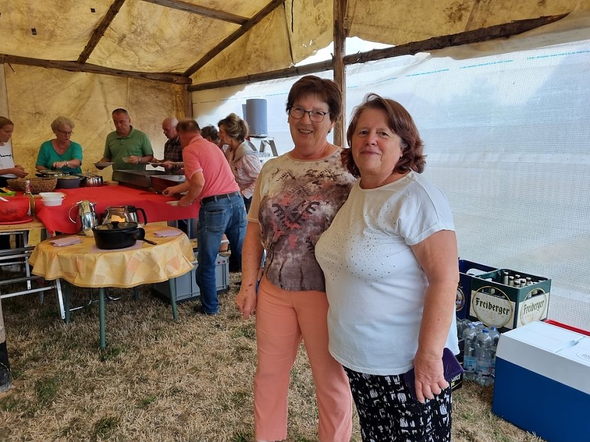 Stra&szlig;enfest mit neuem Festzelt in Hachelbich