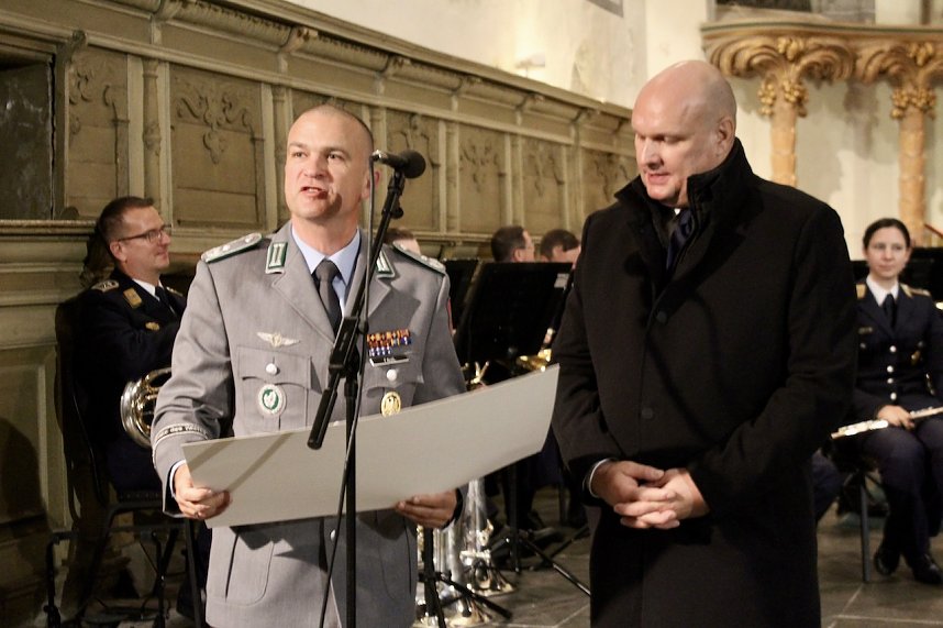Oberstleutnant Daniel Faul (li) und B&uuml;rgermeister Steffen Grimm (re.)