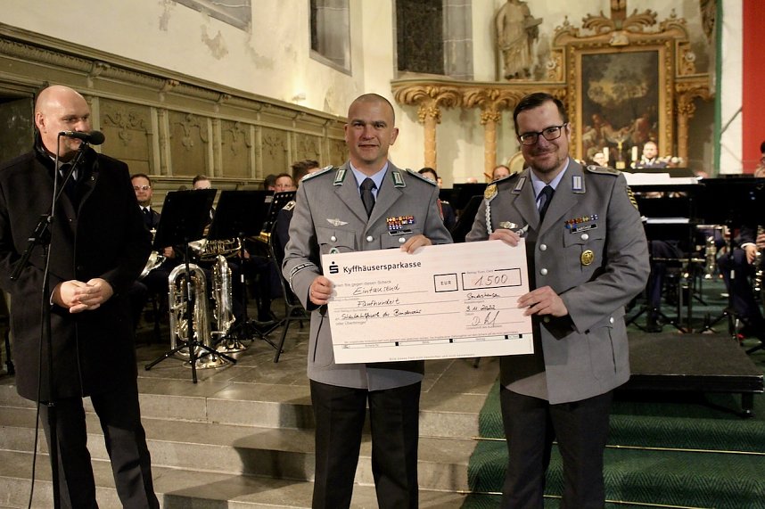 Vor ausverkauftem Haus fand gestern das Benefizkonzert des Luftwaffenmusikkorps Erfurt und die Verleihung der Ehrenamtspreise der Stadt Sondershausen statt.