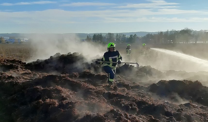 Misthaufen bei Oberheldrungen entz&uuml;ndete sich und musste abgel&ouml;scht werden