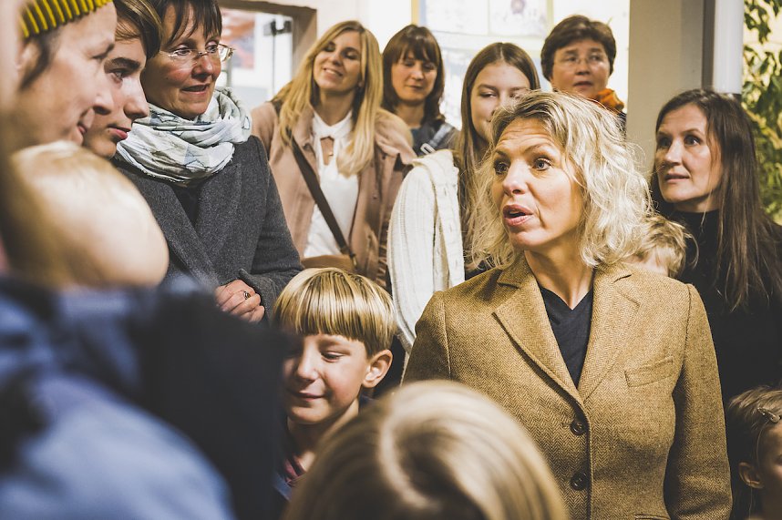 Die Th&uuml;ringer Mehrkindfamilienkarte wurde von Frau Ministerin Susanna Karawanskij mit dem Th&uuml;ringer Demografiepreis 2022 Heimat:Th&uuml;ringen! ausgezeichnet