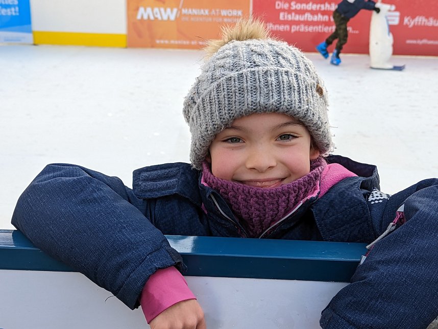 Lisanne aus Nordhausen testete als Erste die Eisbahn