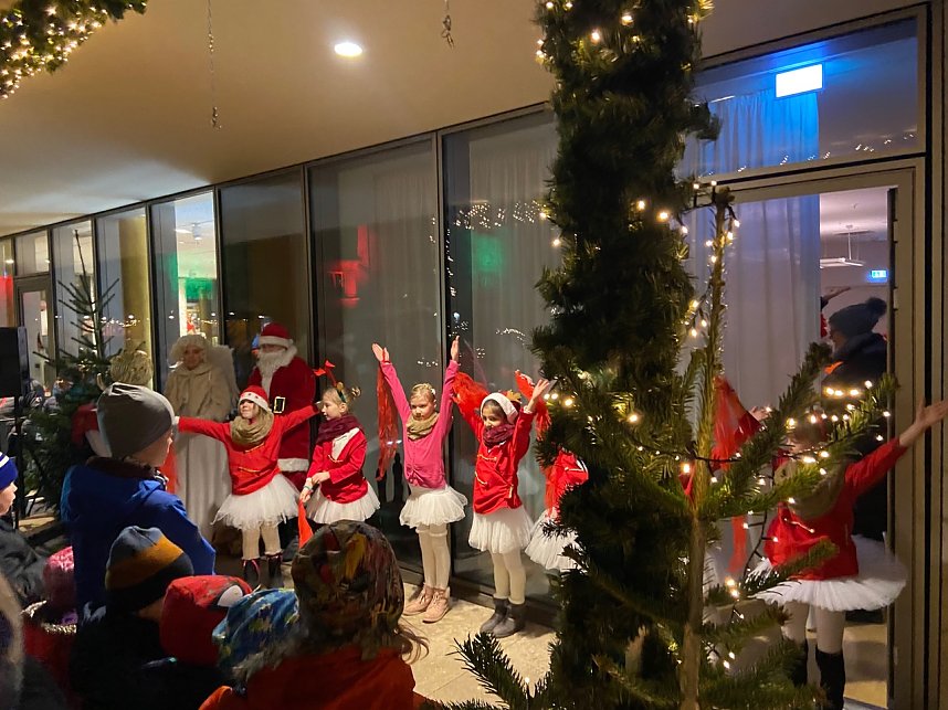 Auftritt am Adventskalender vor der Nordh&auml;user Bibliothek
