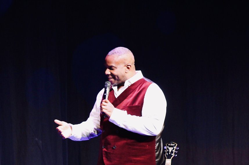 In Haus der Kunst in Sondershausen fand das vorletzte Weihnachtskonzert des Tenortrios Fellas, in diesem Jahr, vor ausverkauftem Haus statt. Am Klavier begleitete sie die bekannten Pianistin Rosalina Genchev 