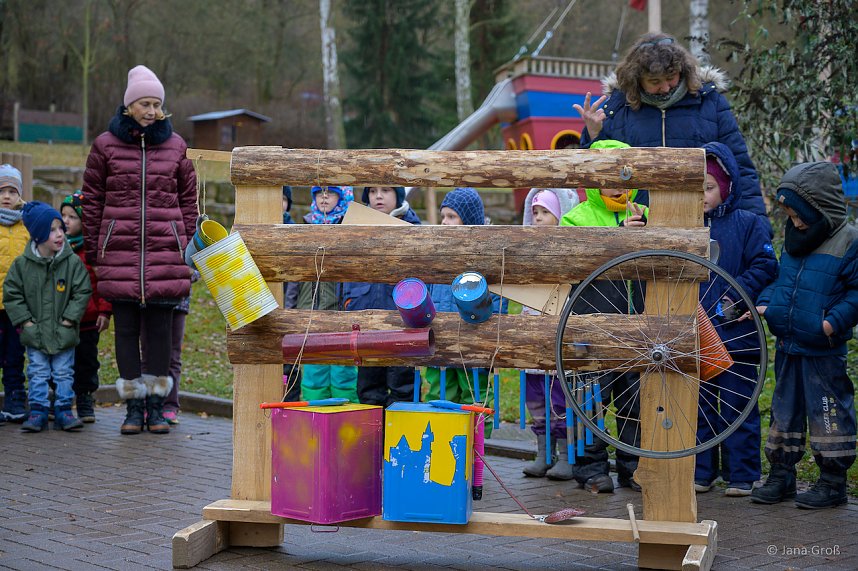 Kita "Anne Frank" erh&auml;lt selbstgebautes Musikinstrument