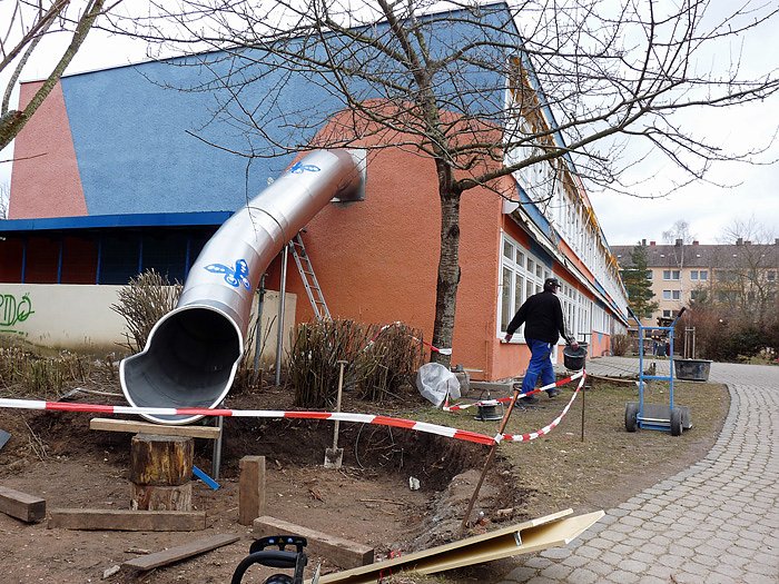 Sicherheitsrutschen montiert