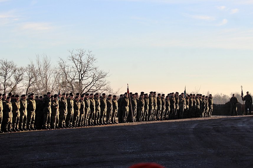 Verleihung des Fahnenbandes vor dem Kyffh&auml;user Denkmal