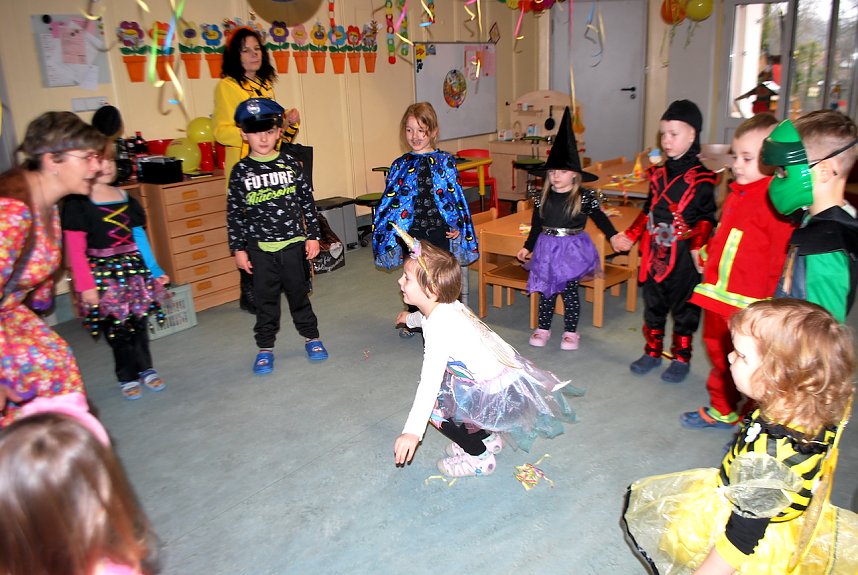 Vorstellungsrunde beim Faschingsfest in der Kindervilla in Bad Frankenhausen