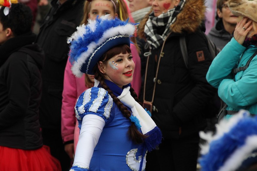 Ausgelassen und fr&ouml;hlich feierten die Menschen am Rosenmontag in Sondershausen