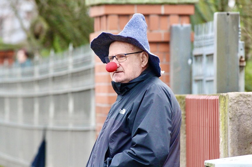 Ausgelassen und fr&ouml;hlich feierten die Menschen am Rosenmontag in Sondershausen