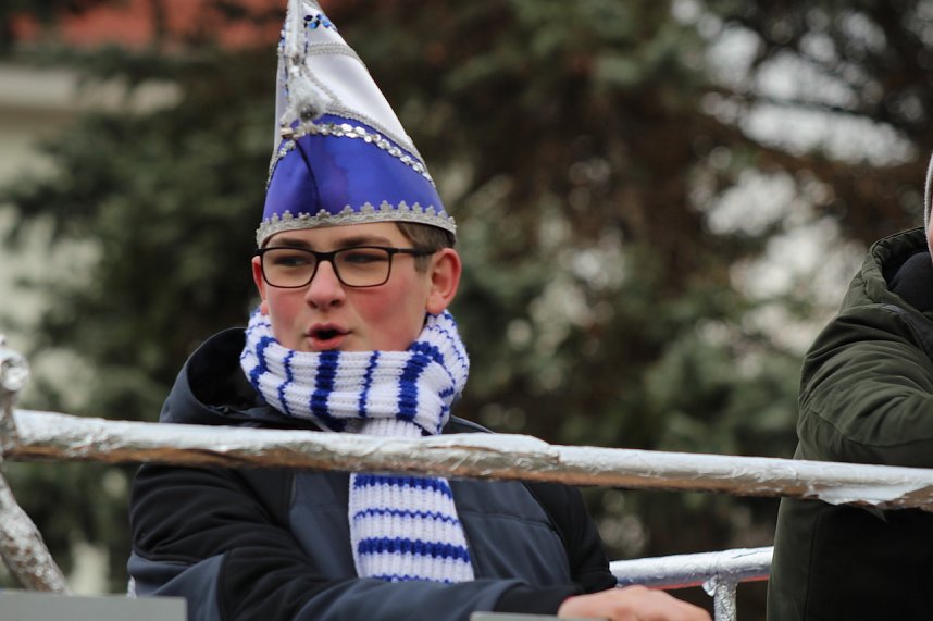 Ausgelassen und fr&ouml;hlich feierten die Menschen am Rosenmontag in Sondershausen