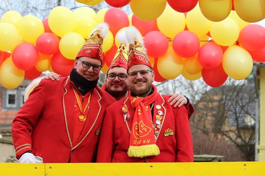 Ausgelassen und fr&ouml;hlich feierten die Menschen am Rosenmontag in Sondershausen