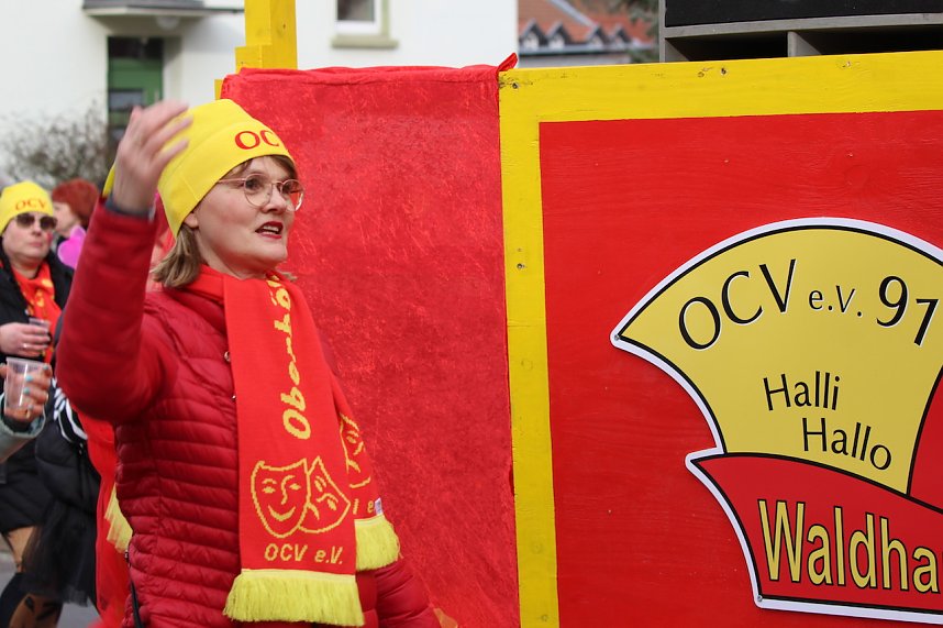 Ausgelassen und fr&ouml;hlich feierten die Menschen am Rosenmontag in Sondershausen