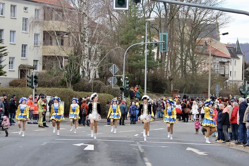 Ausgelassen und fr&ouml;hlich feierten die Menschen am Rosenmontag in Sondershausen