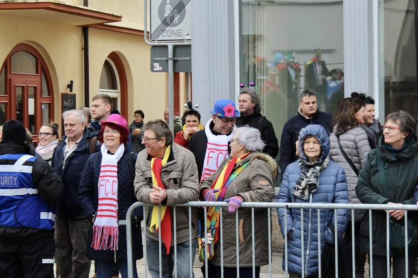 Ausgelassen und fr&ouml;hlich feierten die Menschen am Rosenmontag in Sondershausen