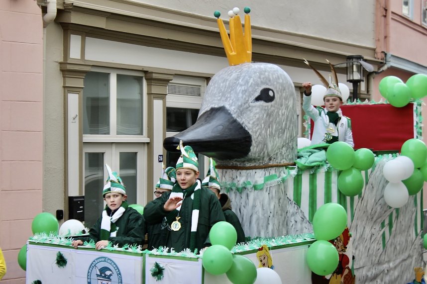 Ausgelassen und fr&ouml;hlich feierten die Menschen am Rosenmontag in Sondershausen