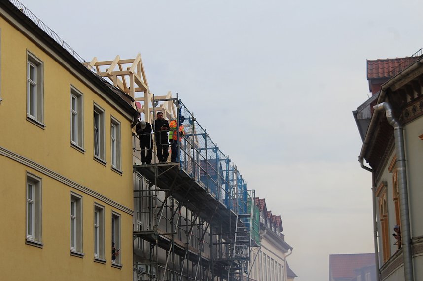 Ein bunter Karnevalszug zog sich am Rosenmontag durch Sondershausen