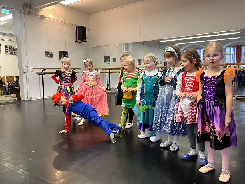 Faschingstanz bei Radeva