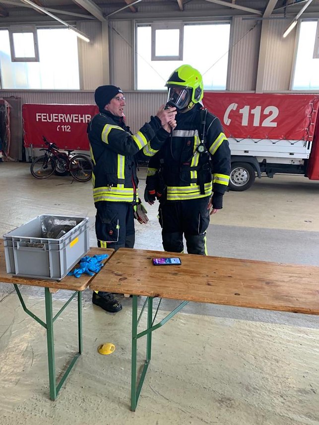 Feuerwehr&uuml;bung in Greu&szlig;en