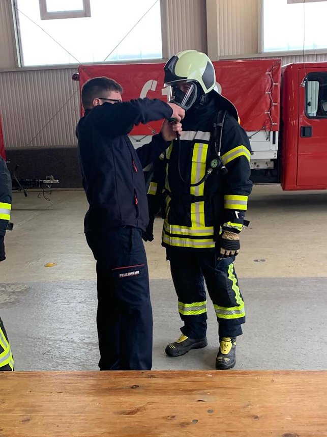 Feuerwehr&uuml;bung in Greu&szlig;en