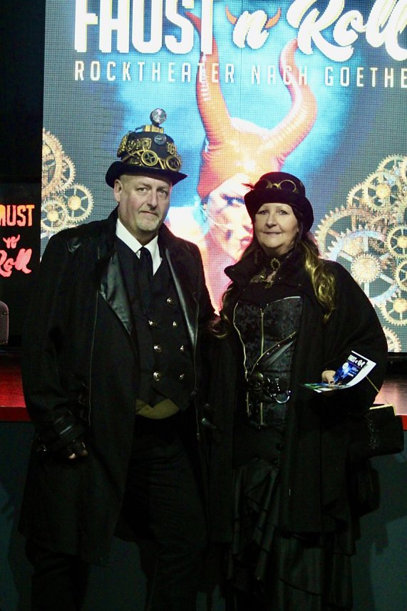 "Faust" Fans im passenden Gewand