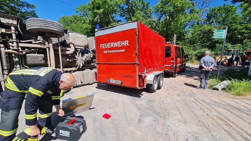 Umgekippter Sattelschlepper in Bad Frankenhausen