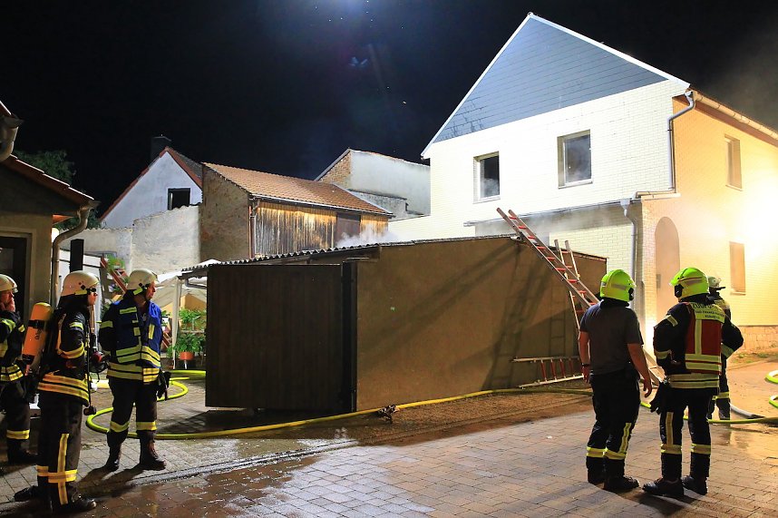 N&auml;chtlicher Brand in Bendeleben