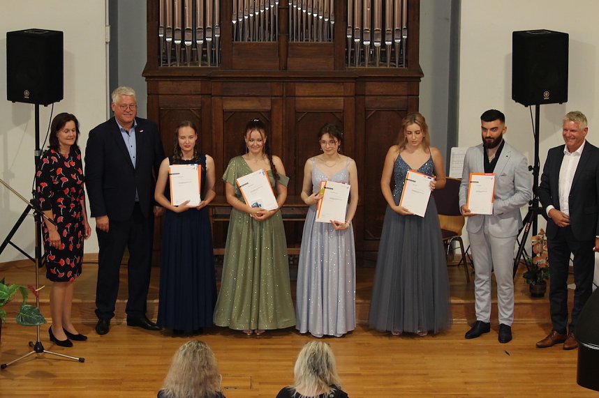 Feierstunde zum erfolgreich abgeschlossen Abi Plus des Beruflichen Gymnasium Sondershausen in Carl-Schr&ouml;der-Saal
