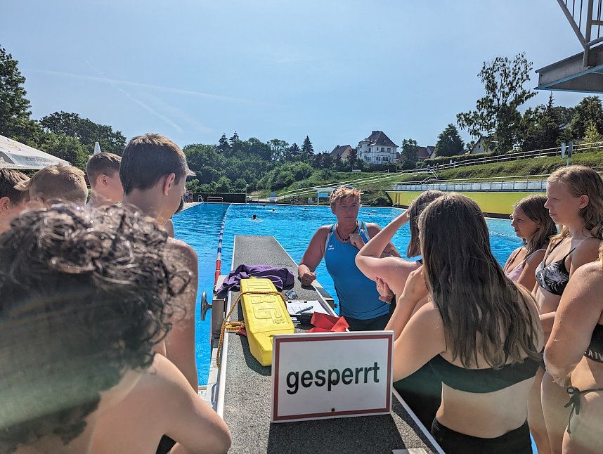 Projektwoche Lebensretter der Regelschule am Franzberg, im Bergbad Sonnenblick