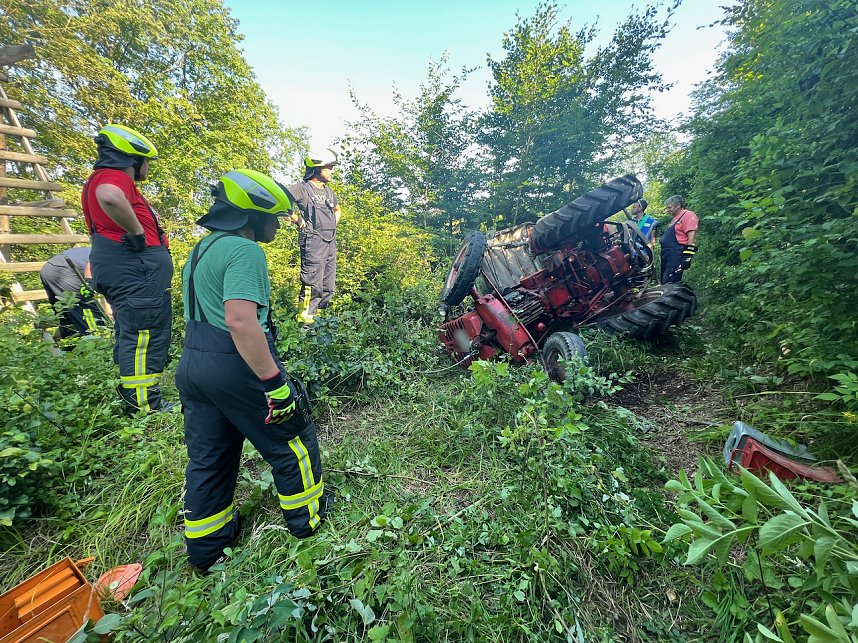 Schwerer Unfall im Wald zwischen Gro&szlig;furra und Strau&szlig;berg